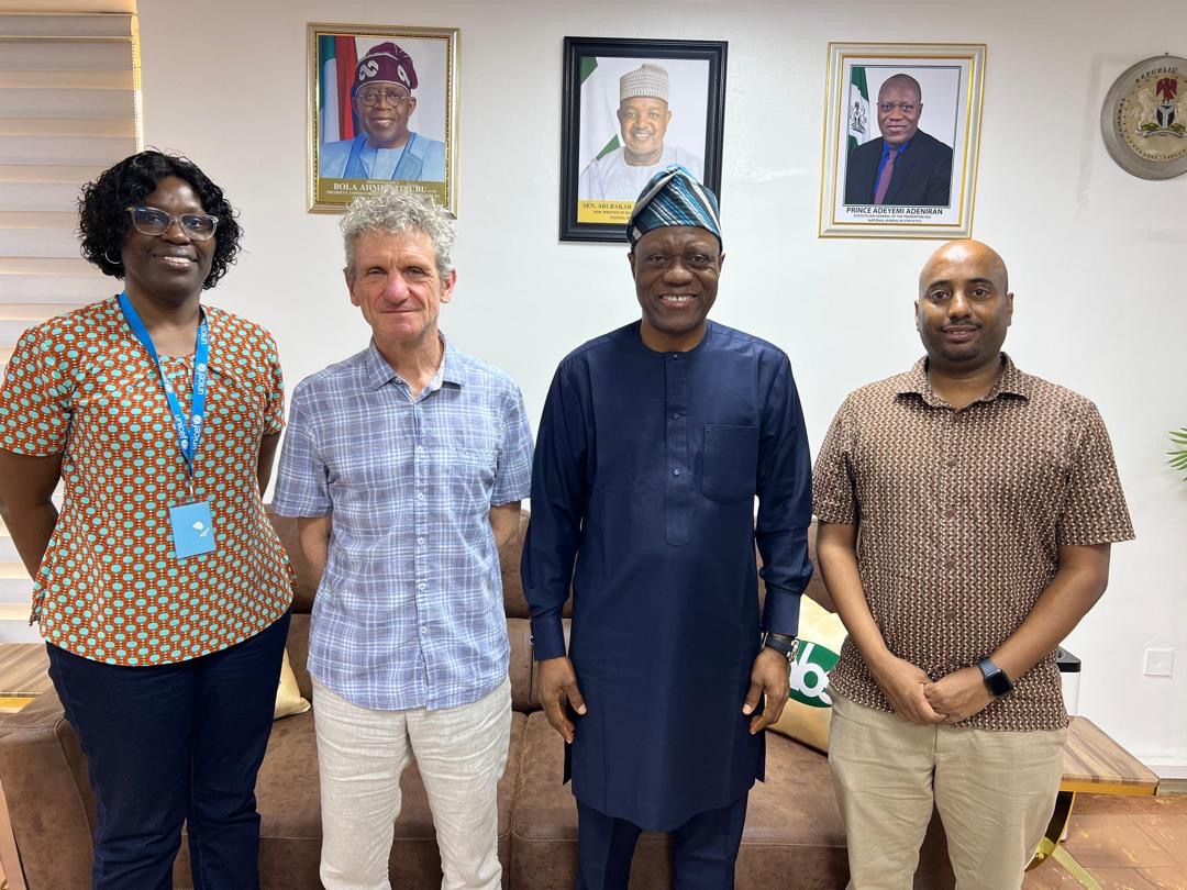 Participants using SAE4Health at the workshop in Nigeria (Photo 2)